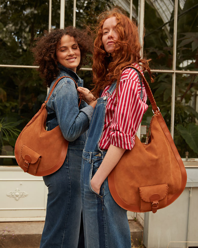 Grand sac hobo en cuir souple LeHobo, modèle porté épaule Grand sac hobo en cuir souple LeHobo, modèle porté épaule