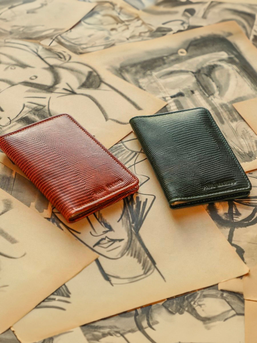 foto-vista-etui-para-pasaporte-cuero-marrón-etui-para-pasaporte-1960-paul-marius-m64-l-l