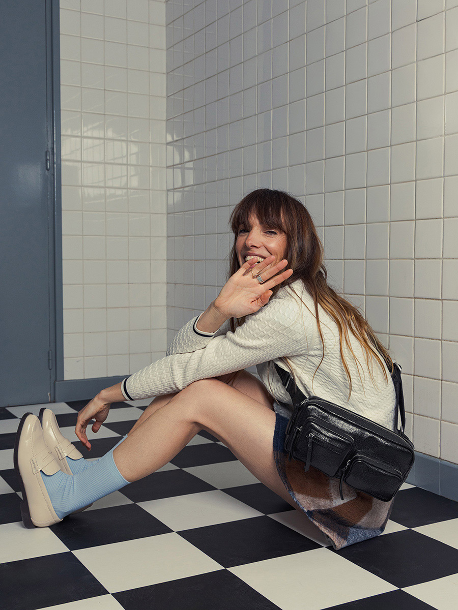 riñonera-de-cuero-negro-brillante-labanane-90s-eclipse-vista-interior-m86-m-b