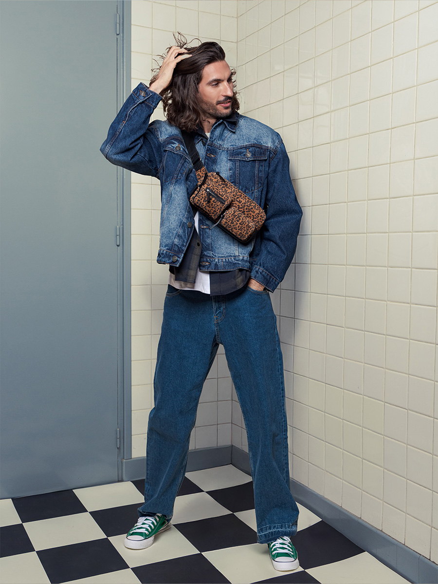 riñonera-de-cuero-leopardo-negro-labanane-90s-leopardo-vista-lateral-m86-lp-b