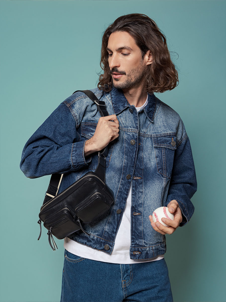 riñonera-de-cuero-labanane-90s-negro-vista-lateral-m86-b