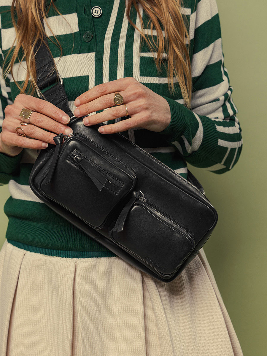 riñonera-de-cuero-labanane-90s-negro-vista-zoom-material-m86-b