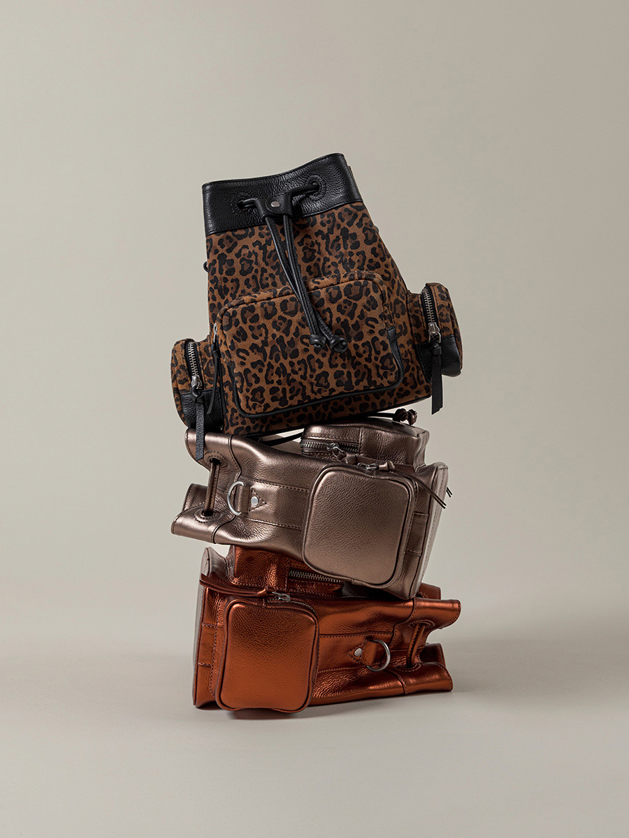 bolso-cubo-cuero-leopardo-negro-leseau-90s-leopardo-vista-zoom-material-w57-lp-b