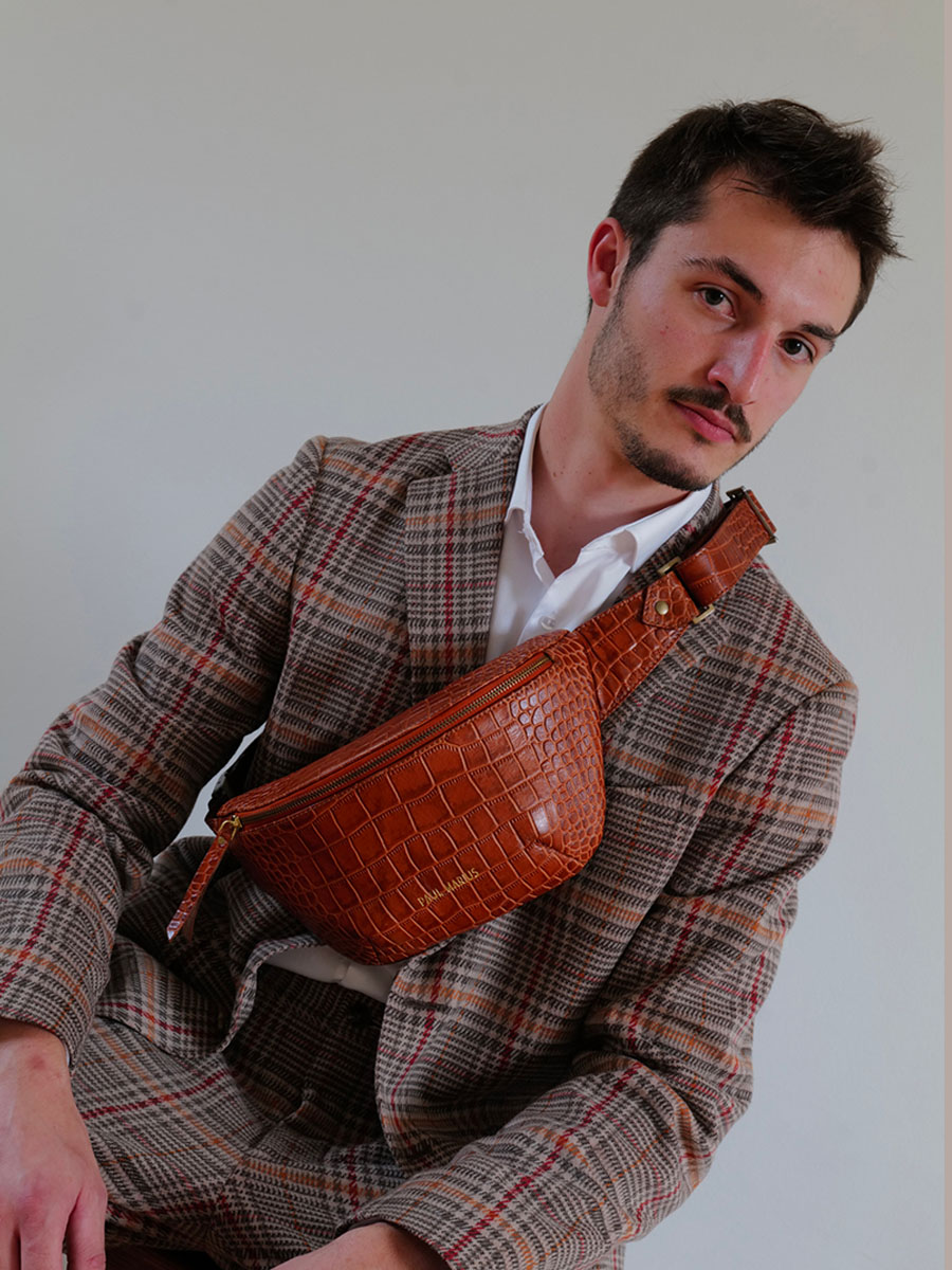 foto-vista-frontal-bolso-banana-cuero-mujer-labanane-alligator-marron-paul-marius-m503-a-l