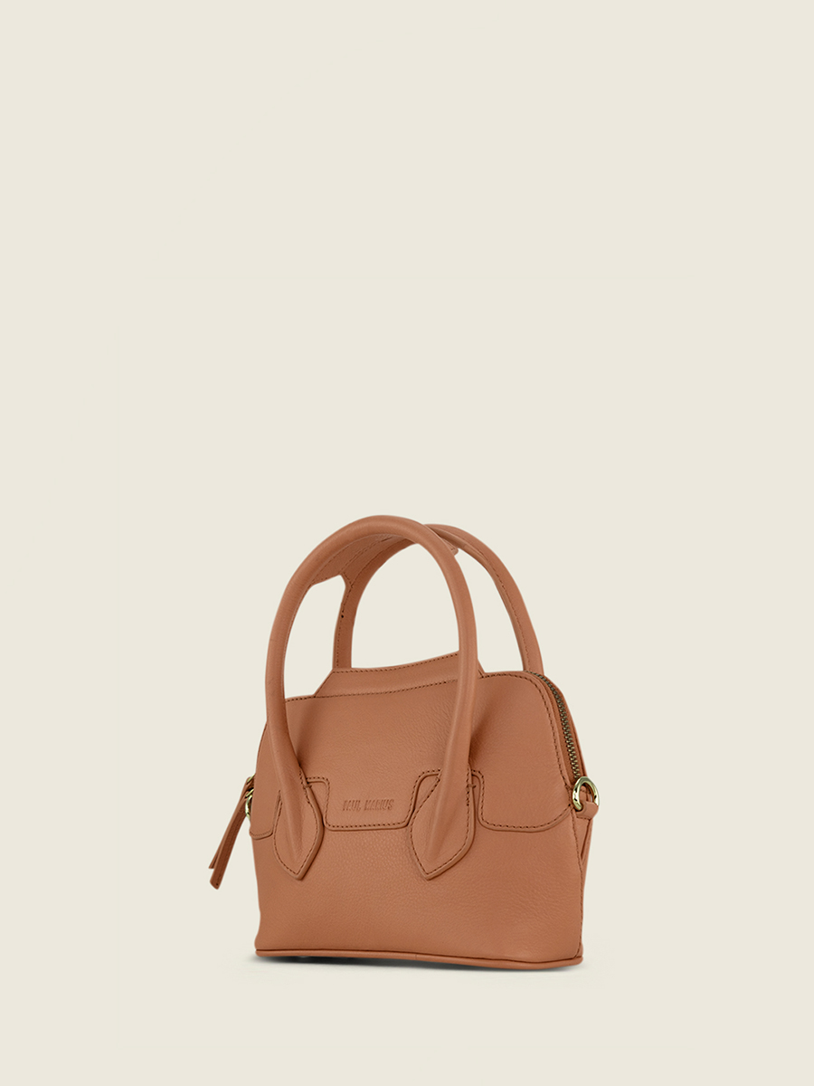 foto-vista-lateral-mini-bolso-de-mano-cuero-marrón-gisele-xs-art-deco-caramel-paul-marius-w32xs-ad-ca