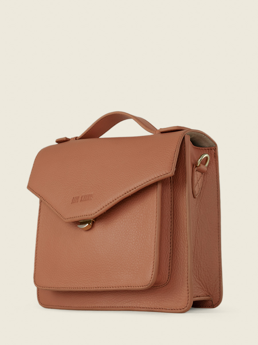 foto-vista-lateral-bolso-de-mano-cuero-marrón-simone-art-deco-caramel-paul-marius-w33-ad-ca