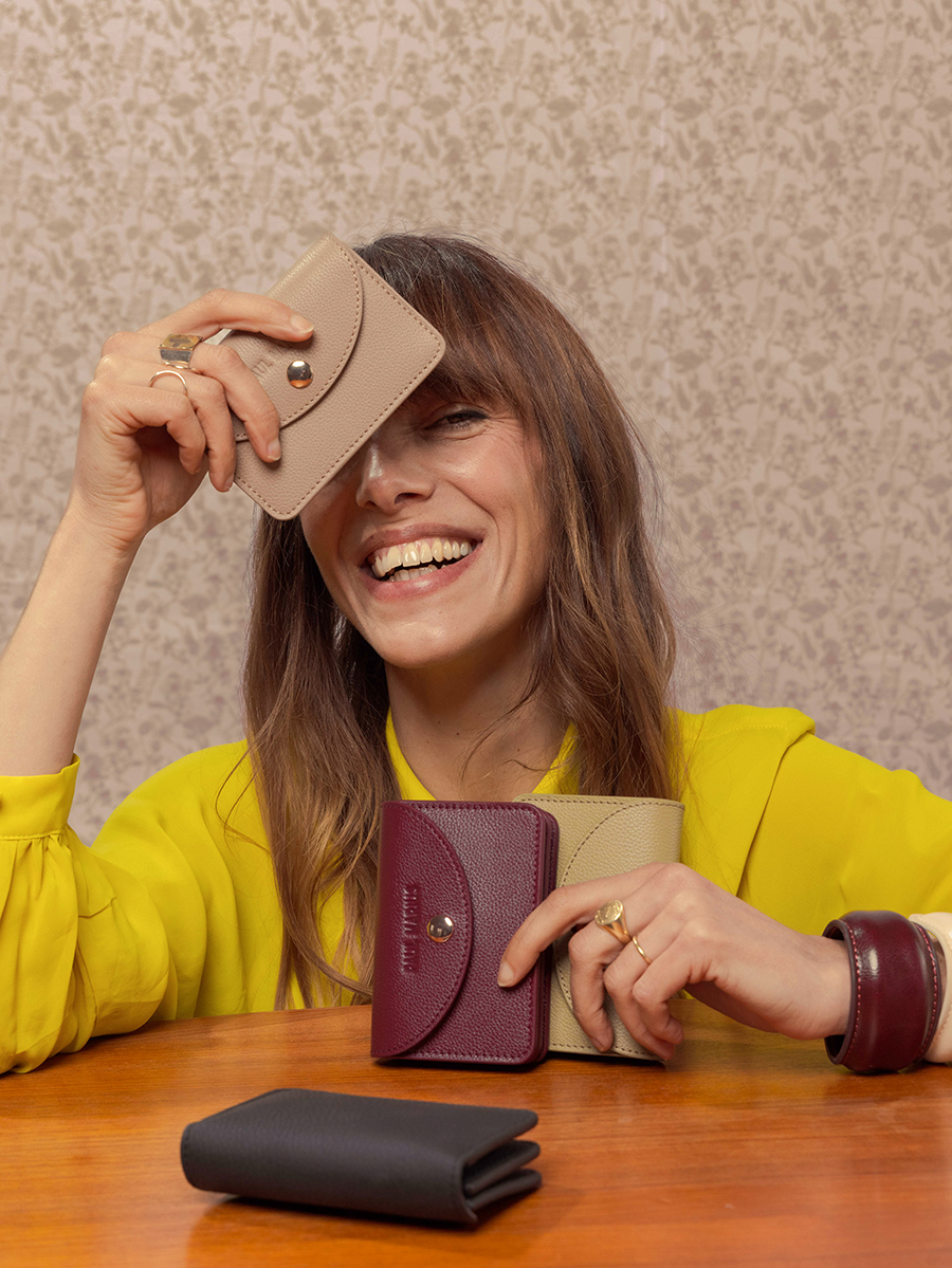 monedero-de-cuero-basile-púrpura-vista-lateral-m75-p