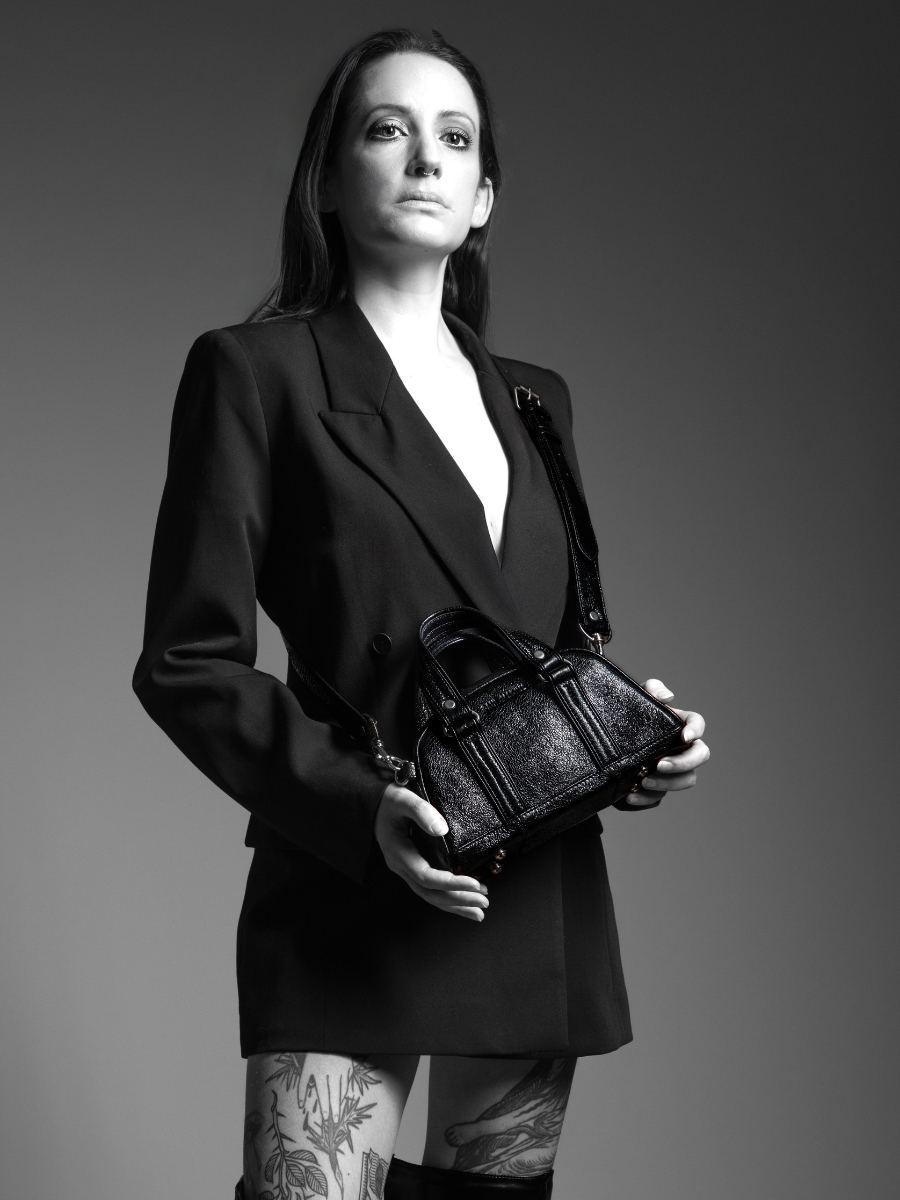 foto-vista-bolso-mano-cuero-negro-brillante-lemini-bowling-eclipse-paul-marius-w45xs-m-b