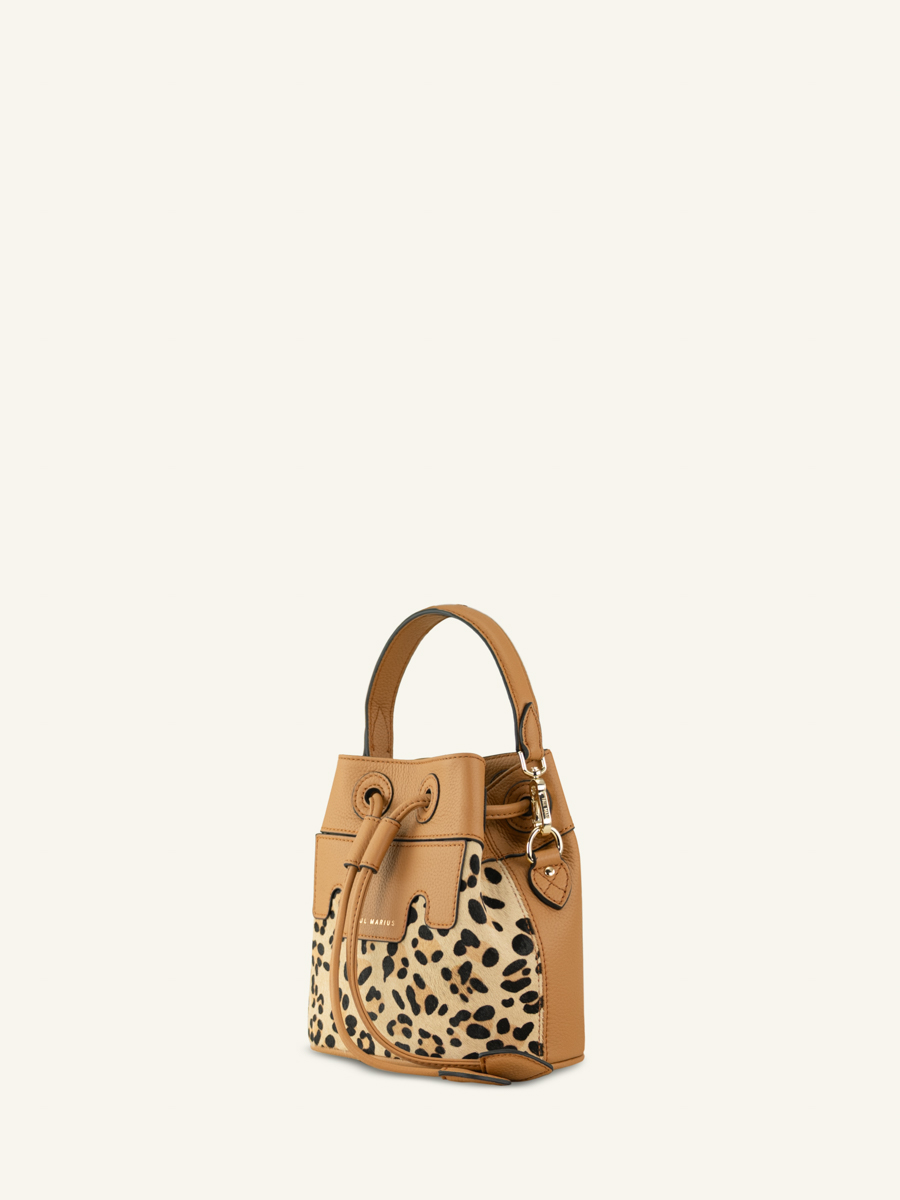 mini bolso tipo cubo de cuero Capucine XS leopardo beige vista lateral w39xs-lp-bei