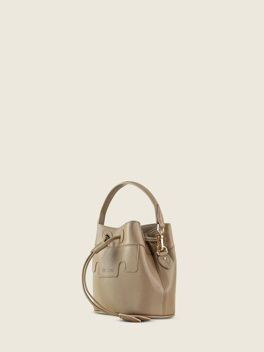 mini-bolso-cubo-de-cuero-capucine-xs-taupe-vista-posterior-w39xs-bei
