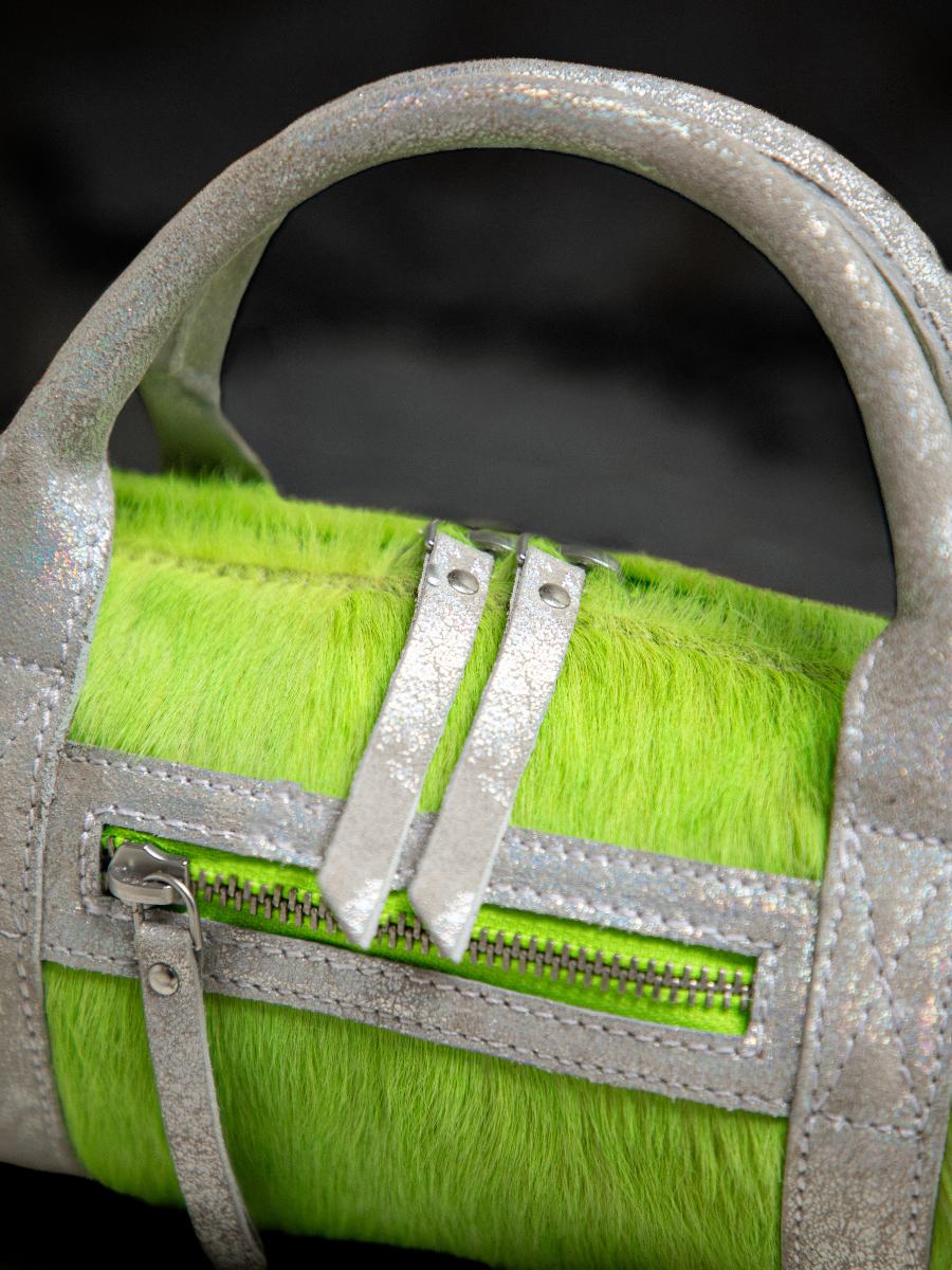 foto-vista-frontal-bolso-bandolera-cuero-verde-charlie-creature-verde-ácido-paul-marius-w30-crea-s-gr