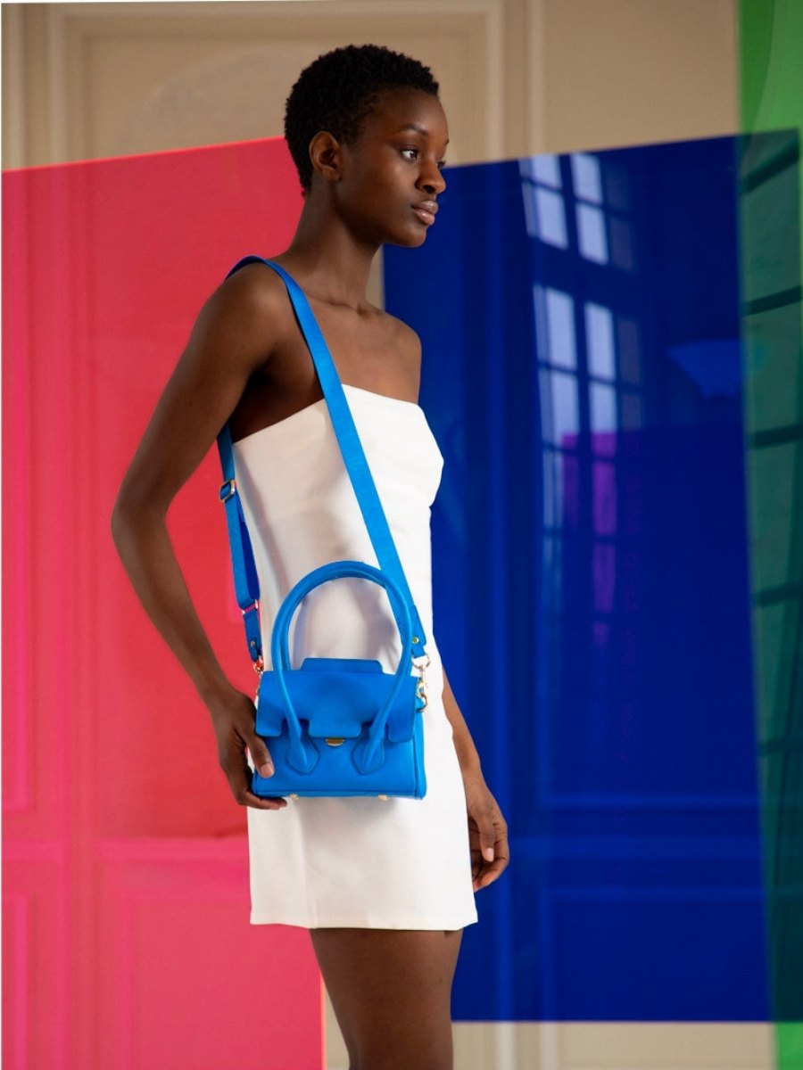 foto-vista-frontal-mini-bolso-de-mano-de-cuero-azul-colette-xs-neon-paul-marius-w28xs-ne-blu