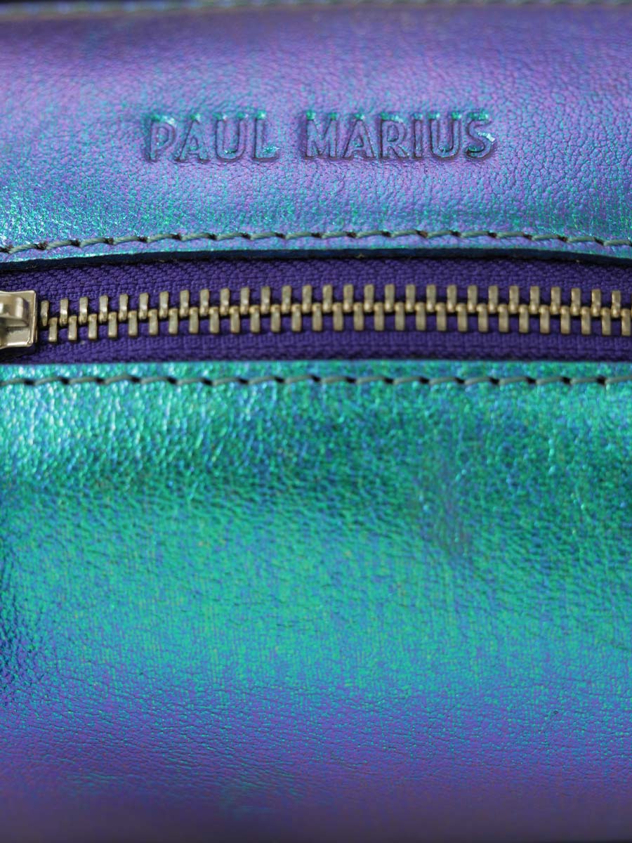 foto-material-bolso-mano-cuero-azul-irizado-mujer-charlie-scarabee-paul-marius-w30-p-blu