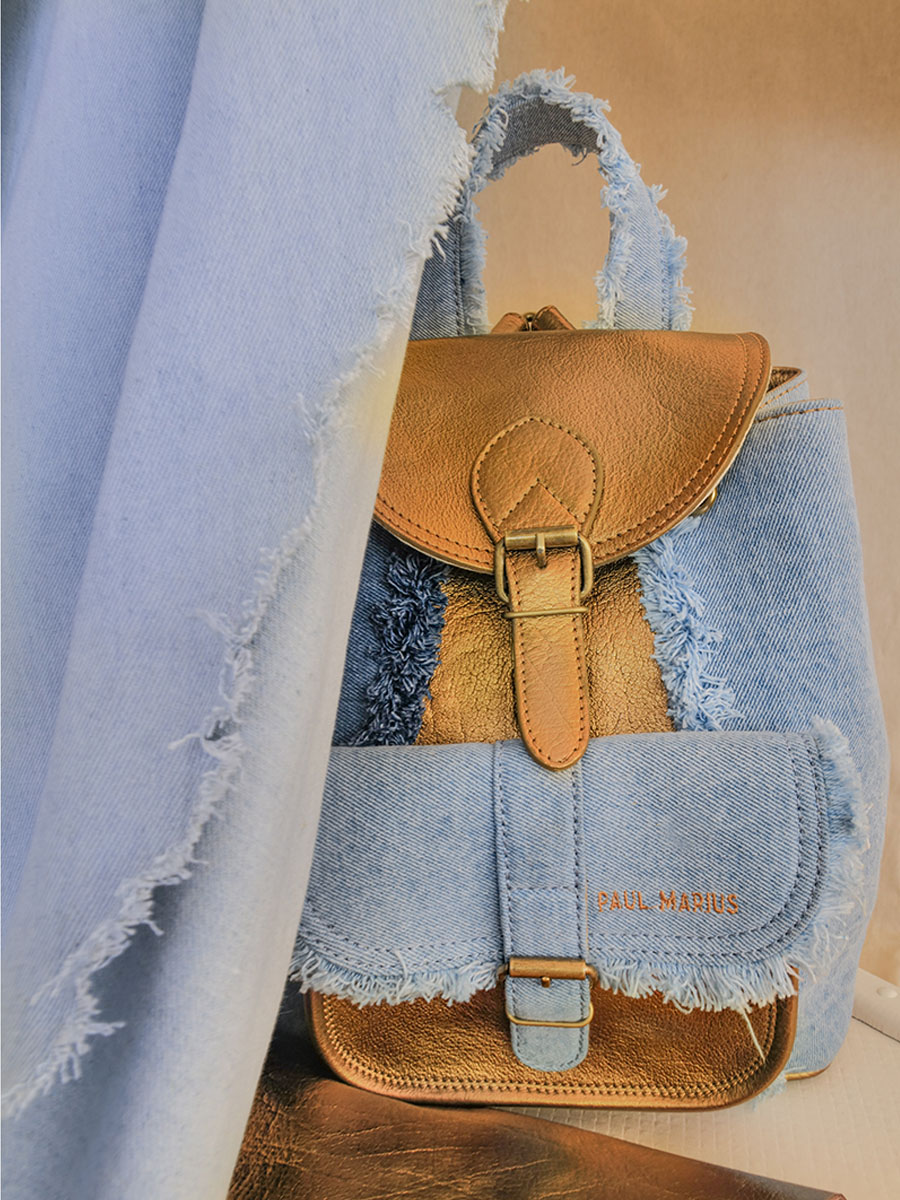 foto-vista-frontal-bolsa-mochila-cuero-vaqueros-mujer-lebaroudeur-denim-paul-marius-m40-og-denim