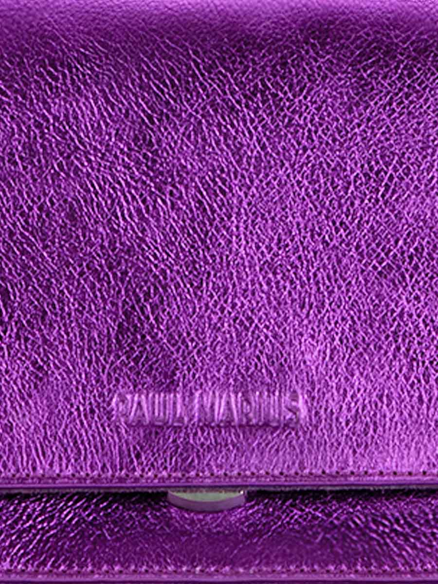 foto-vista-zoom-material-bolso-bandolera-cuero-morado-metalizado-diane-s-bonbon-paul-marius-w35s-m-p