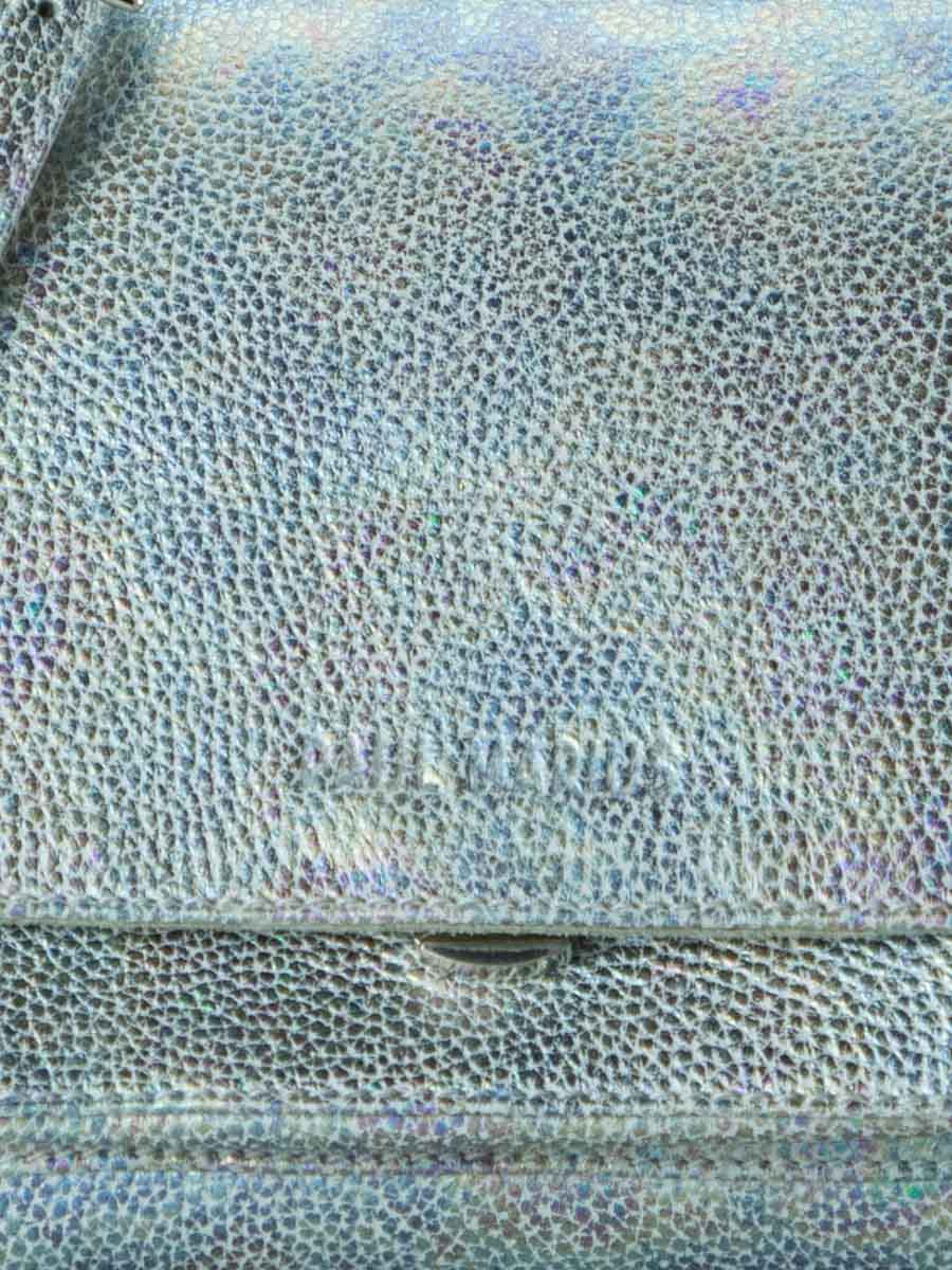 foto-en-primer-plano-material-bolso-bandolera-cuero-blanco-holográfico-diane-s-granite-paul-marius-w35s-gra-w
