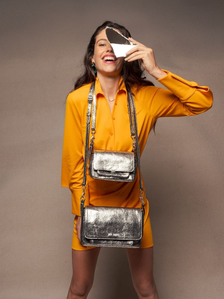 bolso-bandolera-diane-s-espejo-plateado-vista-llevado-w35s-mir