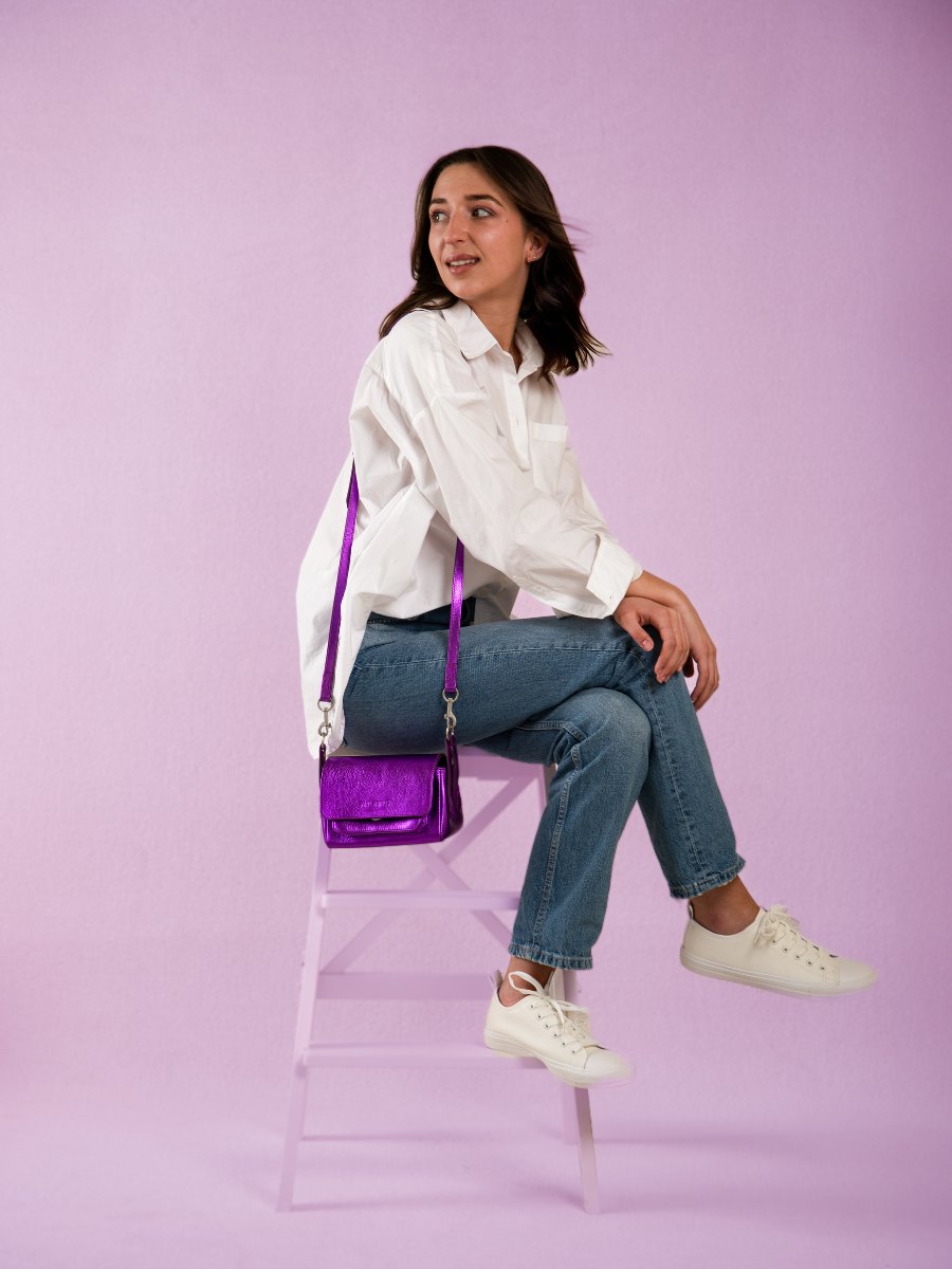 foto-vista-mini-bolso-bandolera-cuero-violeta-metalizado-diane-xs-bonbon-paul-marius-w35xs-m-p