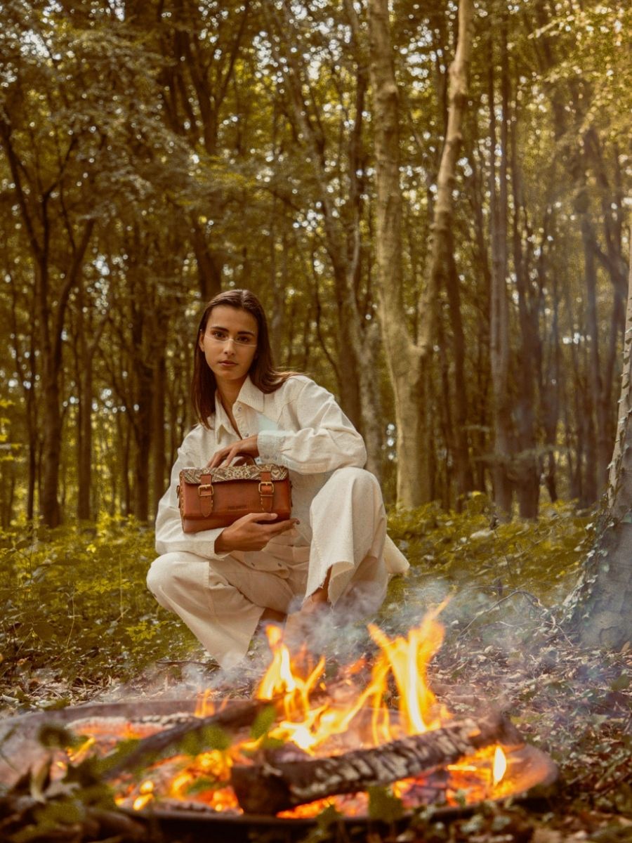 foto-vista-bolso-bandolera-cuero-multicolor-lartisane-esperanza-paul-marius-p02-mex