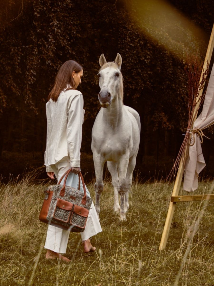 foto-vista-bolso-bandolera-cuero-multicolor-ledandy-esperanza-paul-marius-w04-mex