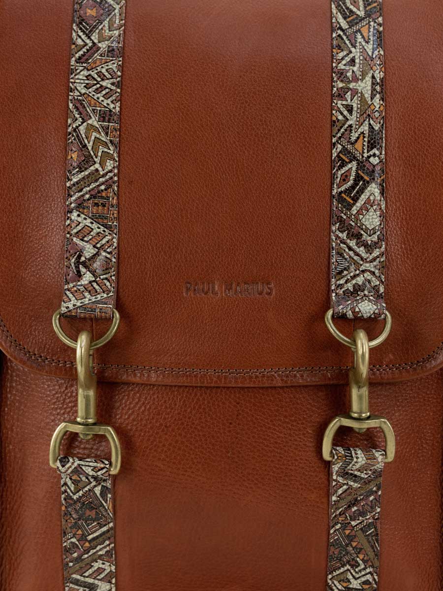 foto-en-primer-plano-material-mochila-cuero-multicolor-lecoursier-esperanza-paul-marius-m03-mex