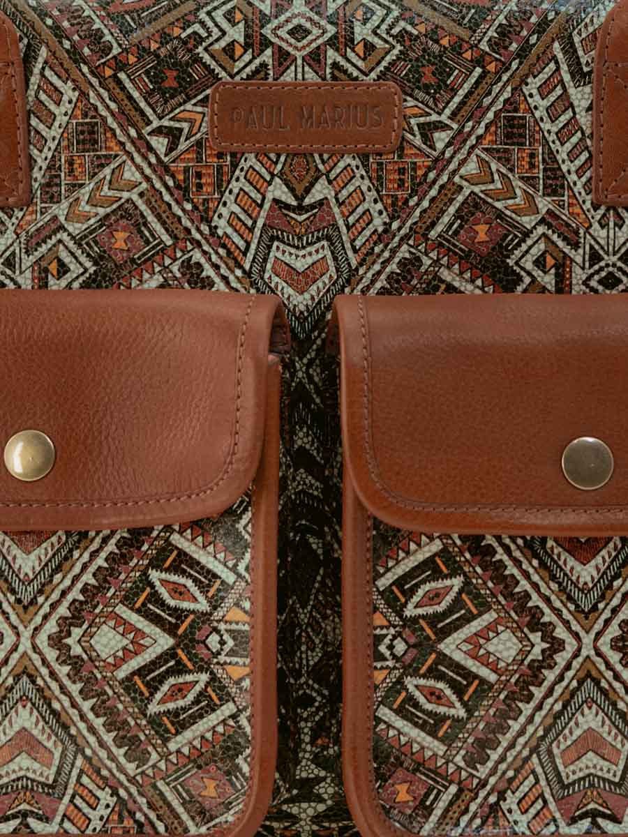 foto-en-primer-plano-material-bolso-bandolera-cuero-multicolor-ledandy-esperanza-paul-marius-w04-mex