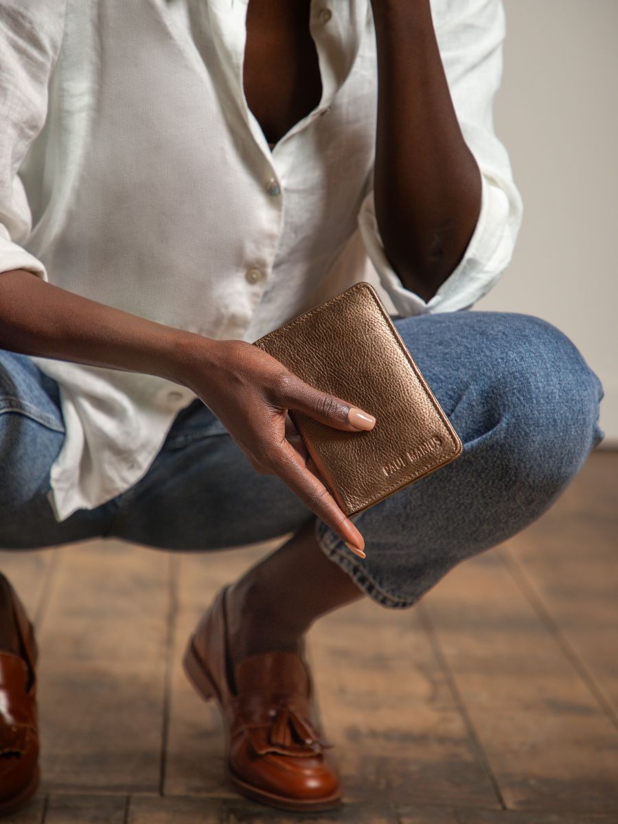 foto-vista-trasera-estuche-para-pasaporte-cuero-cobre-estuche-para-pasaporte-cobre-paul-marius-m64-c