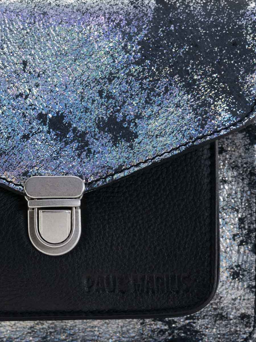 foto-en-primer-plano-material-bolso-de-mano-cuero-holográfico-mademoiselle-george-xs-galaxie-paul-marius-w05xs-gal