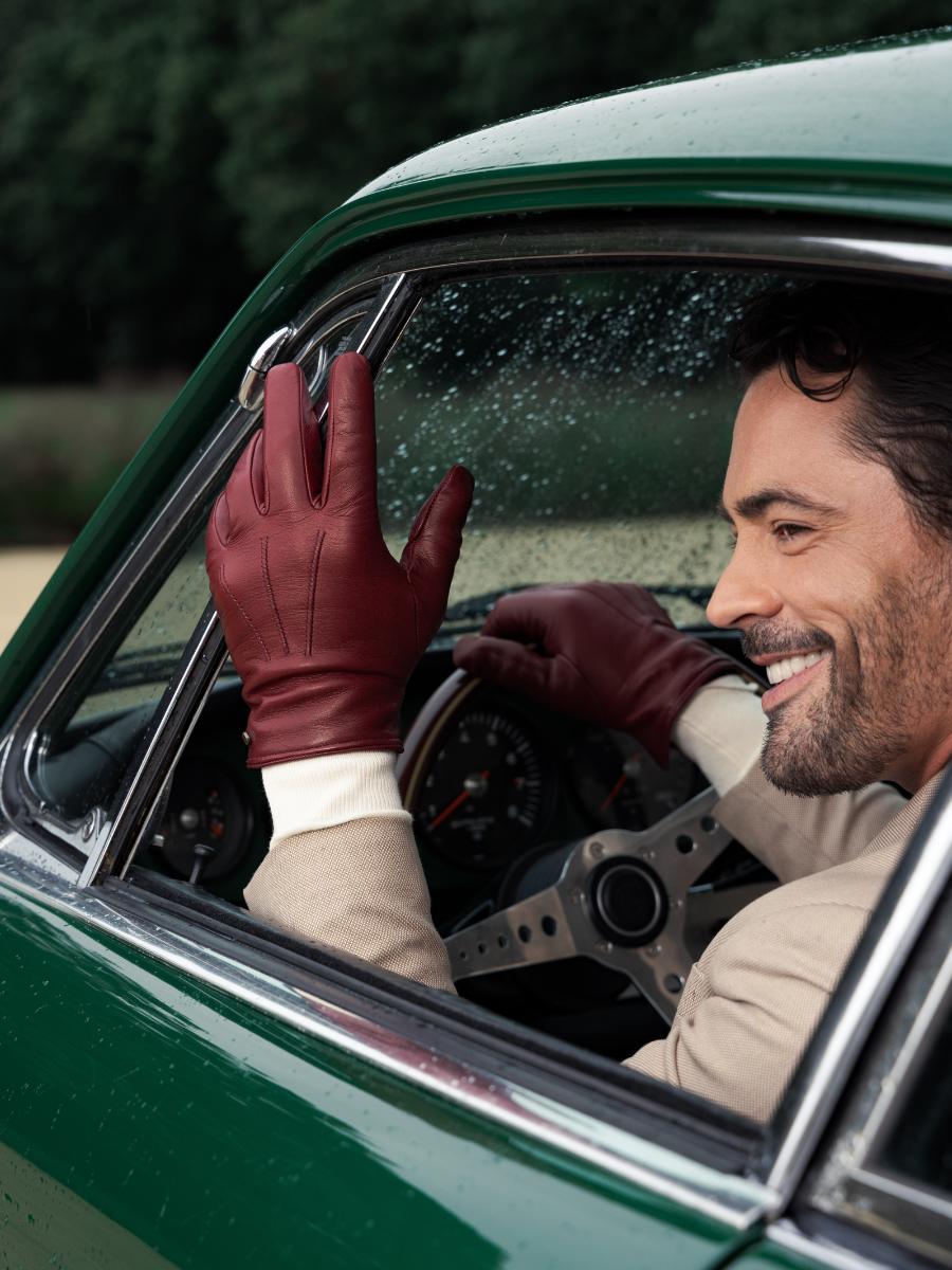 foto-vista-frontal-guantes-cuero-burdeos-paul-marius