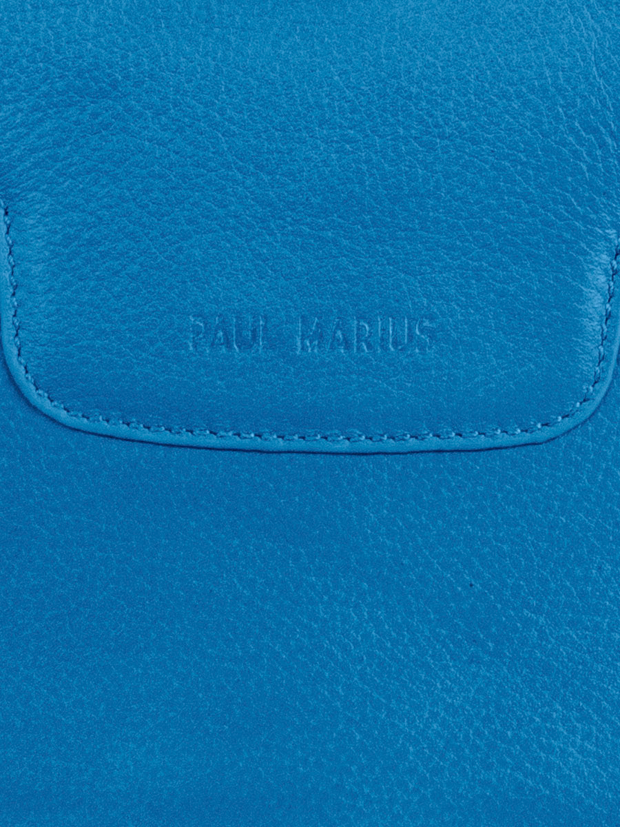 foto-vista-zoom-material-bolso-media-luna-cuero-azul-garance-neon-paul-marius-w40-ne-blu
