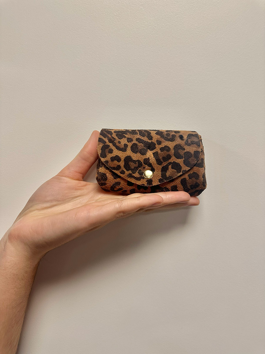 monedero-legustave-leopard-negro-vista-lateral-clp-lp-b