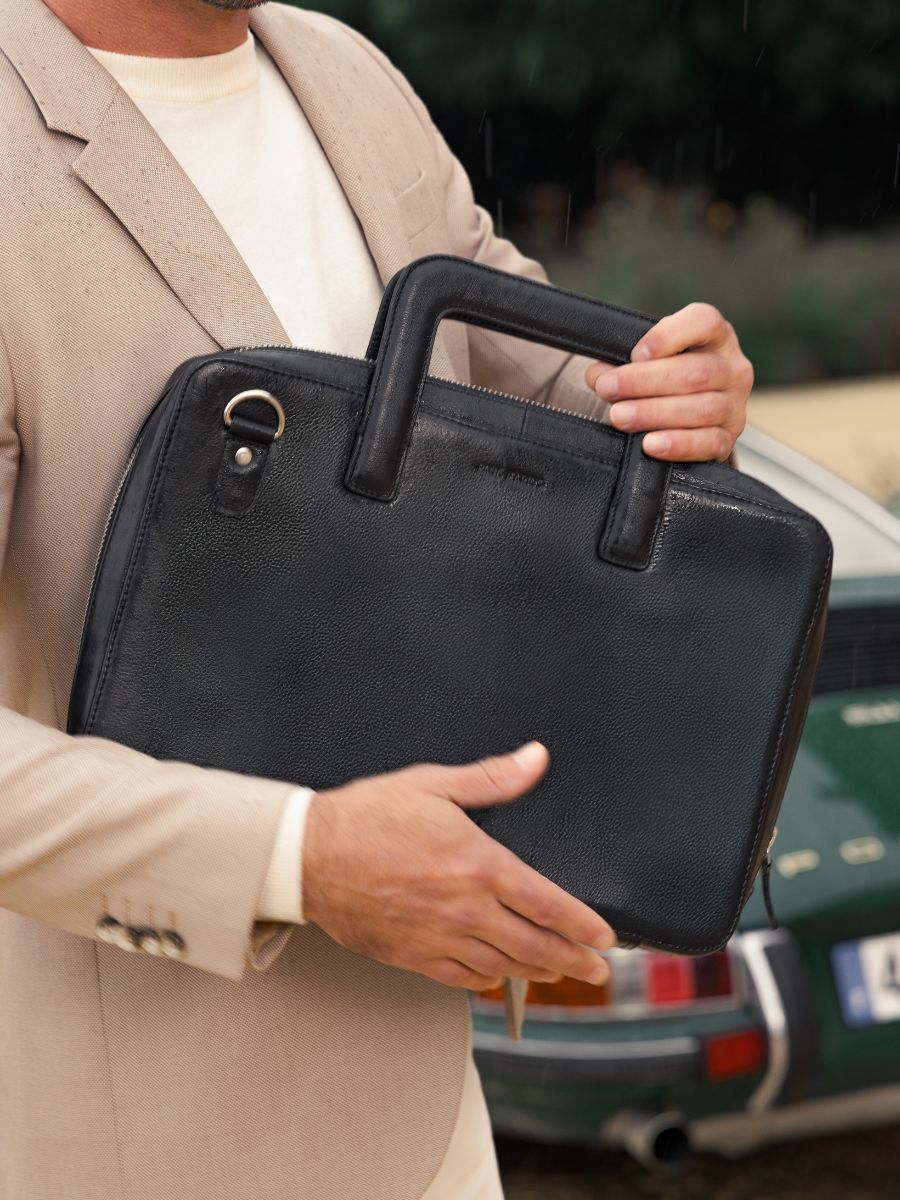 foto-vista-de-llevada-portadocumentos-cuero-unisex-negro-henri-negro-paul-marius-b10-b