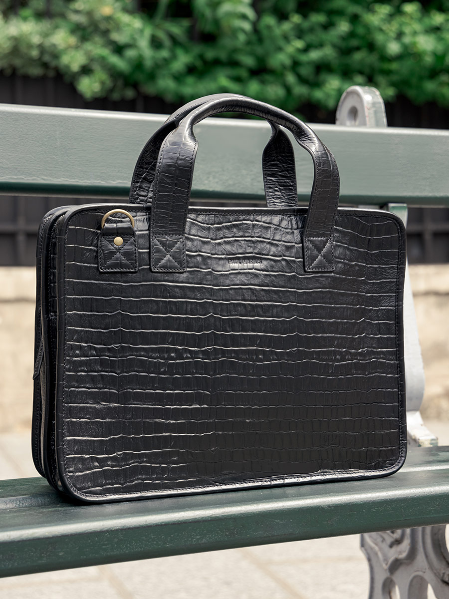 foto-vista-frontal-portadocumentos-cuero-unisex-negro-leconquerant-n2-heritage-negro-azabache-paul-marius-b05-cr-b