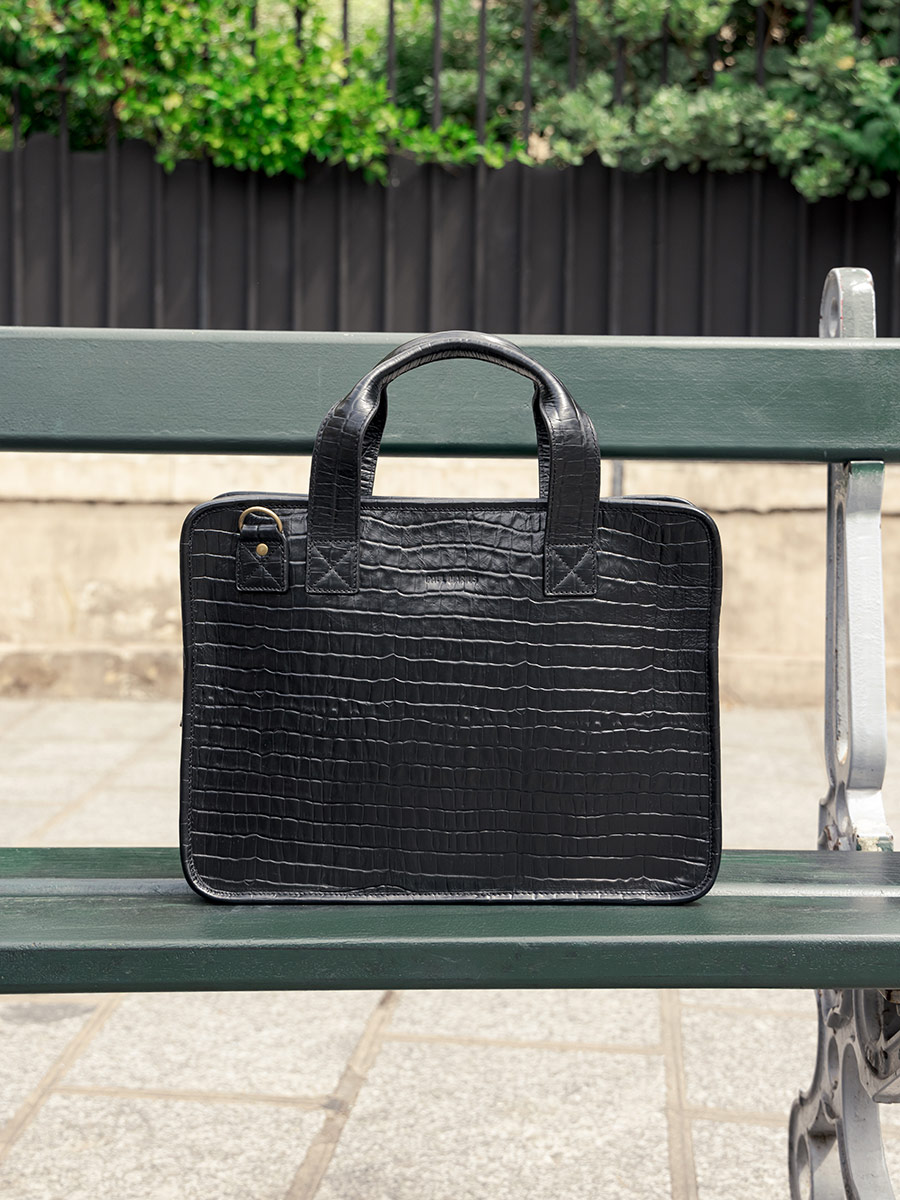 foto-vista-zoom-material-portadocumentos-cuero-unisex-negro-leconquerant-n2-heritage-negro-azabache-paul-marius-b05-cr-b