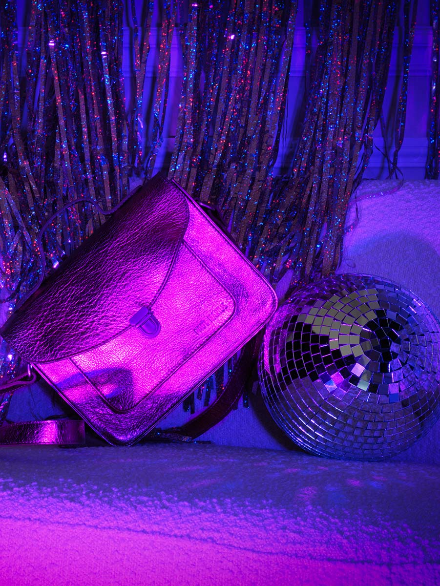 foto-material-bolso-bandolera-cuero-mujer-rosa-mademoiselle-george-ultraviolet-paul-marius