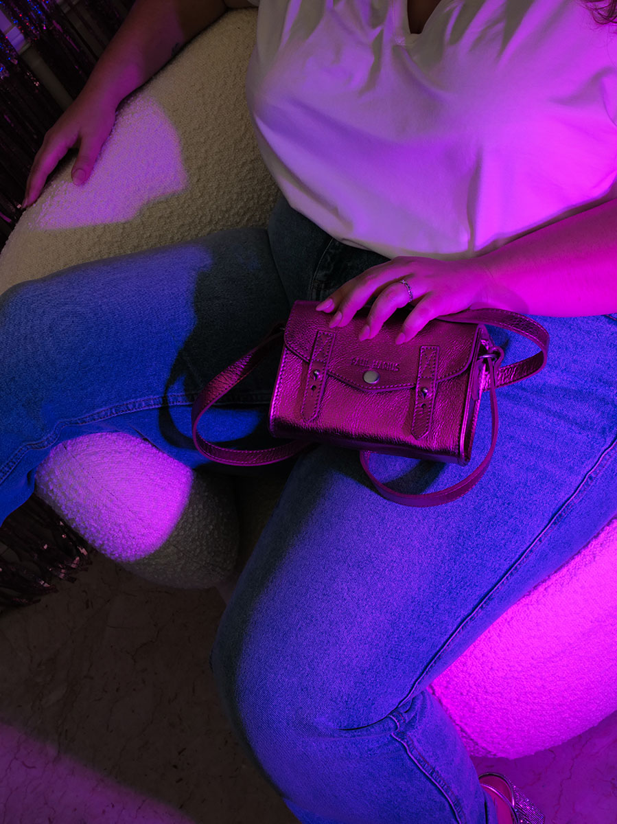foto-bolso-bandolera-cuero-mujer-rosa-el-mini-indispensable-ultraviolet-paul-marius-w08s-uv-pi