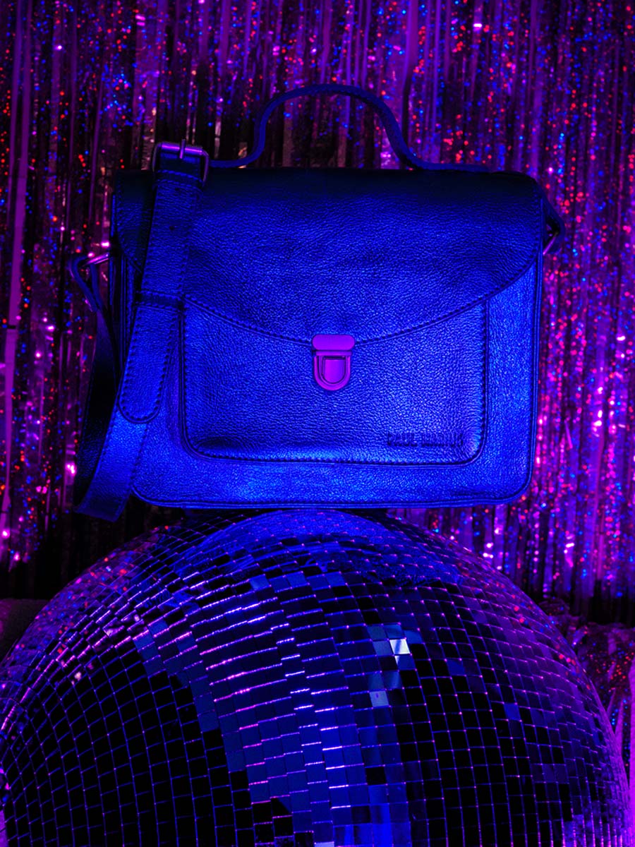 foto-bolso-bandolera-cuero-mujer-azul-mademoiselle-george-ultraviolet-paul-marius