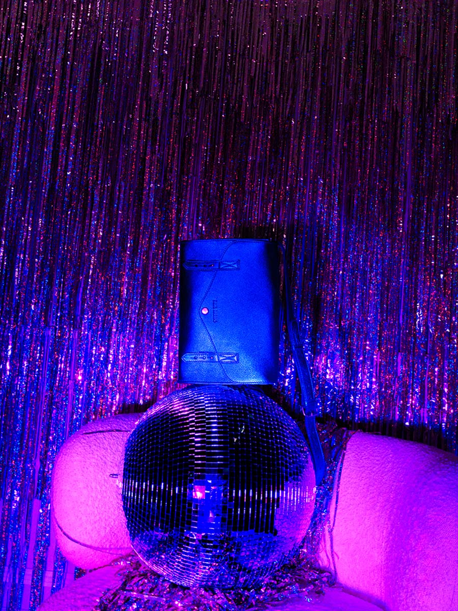 foto-bolso-bandolera-cuero-mujer-azul-l-indispensable-ultraviolet-paul-marius-w08-uv-b