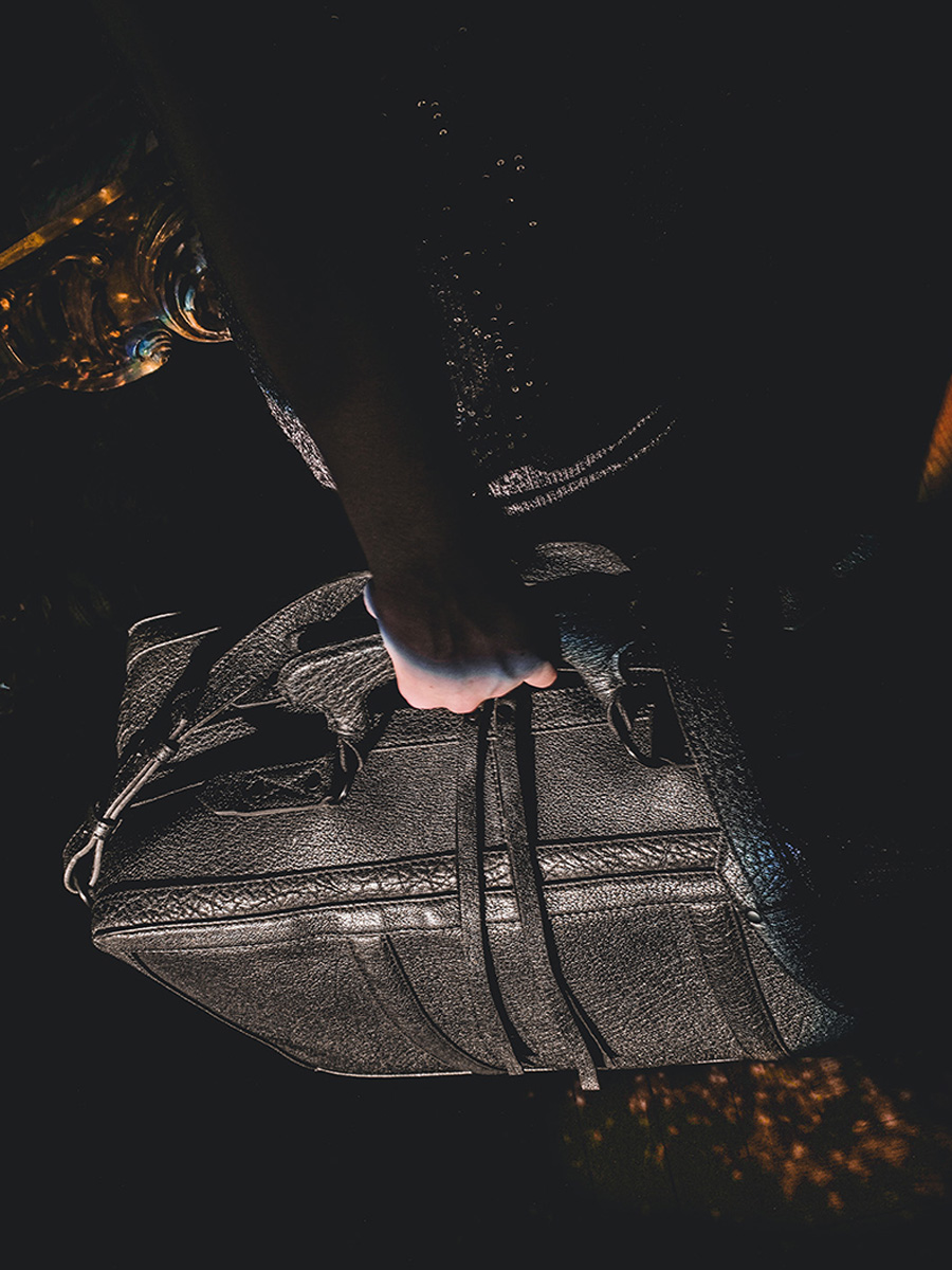 foto-material-maleta-cuero-mujer-negro-lamalle-l-edition-noire-paul-marius-t02l-bed-n1