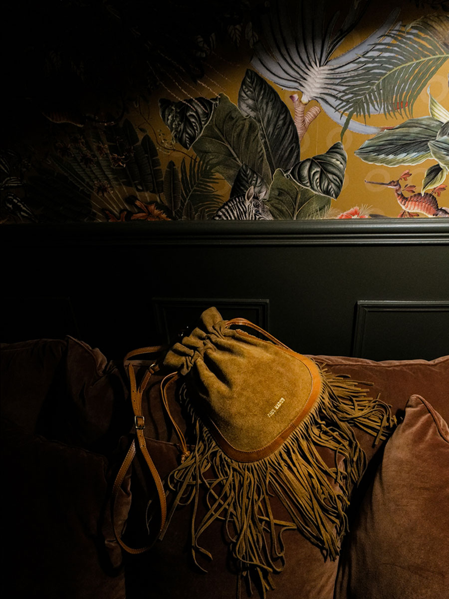 foto-material-bolso-bandolera-cuero-mujer-marrón-lechamane-paul-marius-w101-l