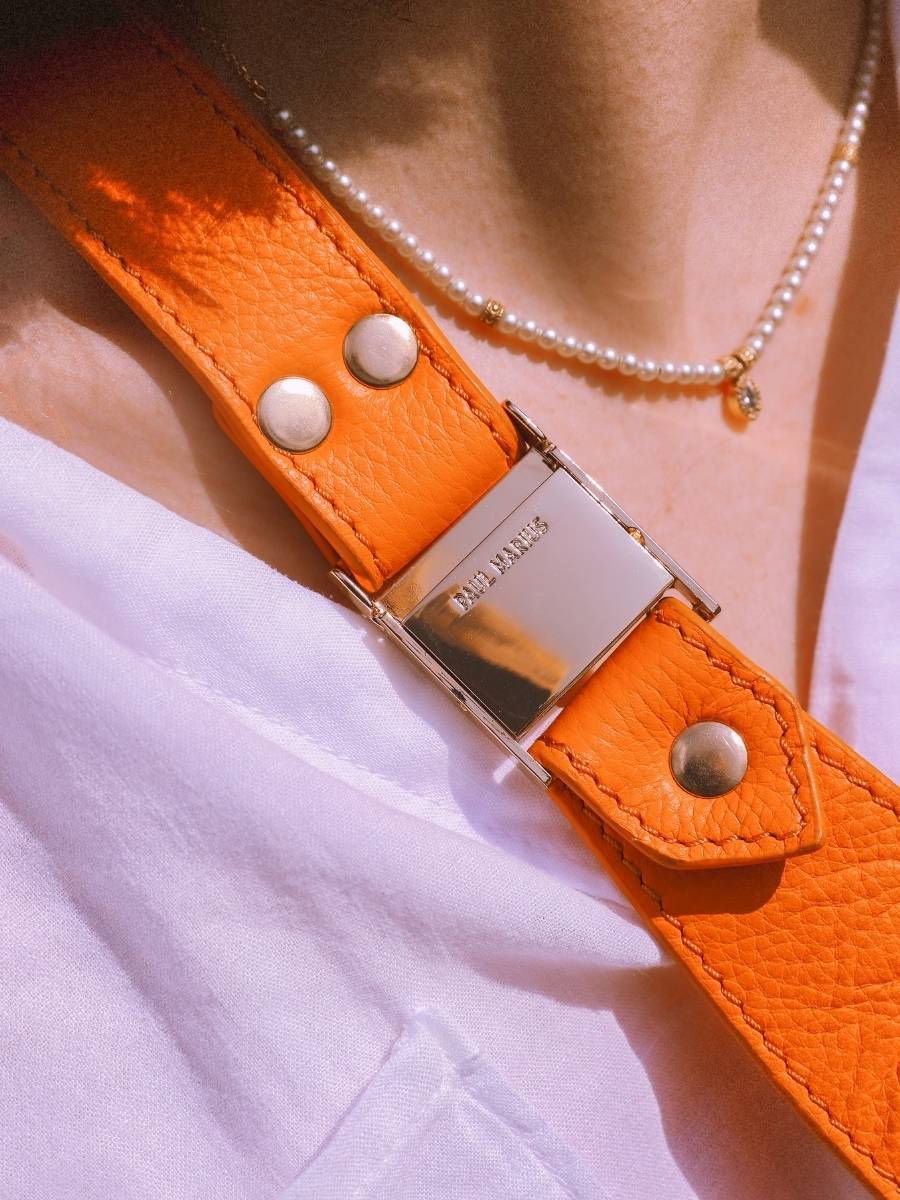 foto-en-primer-plano-mini-bolso-banana-cuero-naranja-labanane-xs-sorbet-mango-paul-marius-m503xs-sb-o