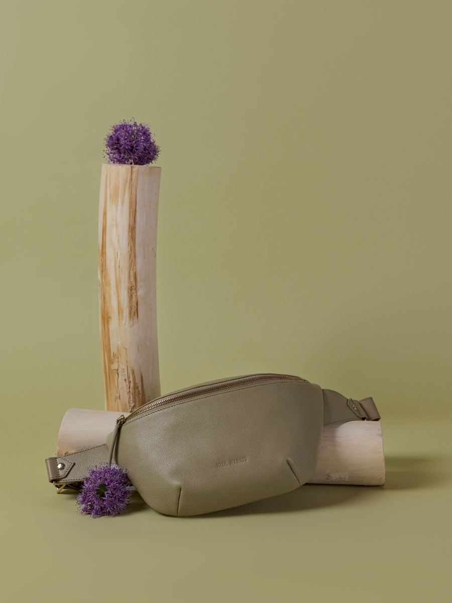 bolsa-banana-cuero-labanane-almendra-vista-lateral-m503-al