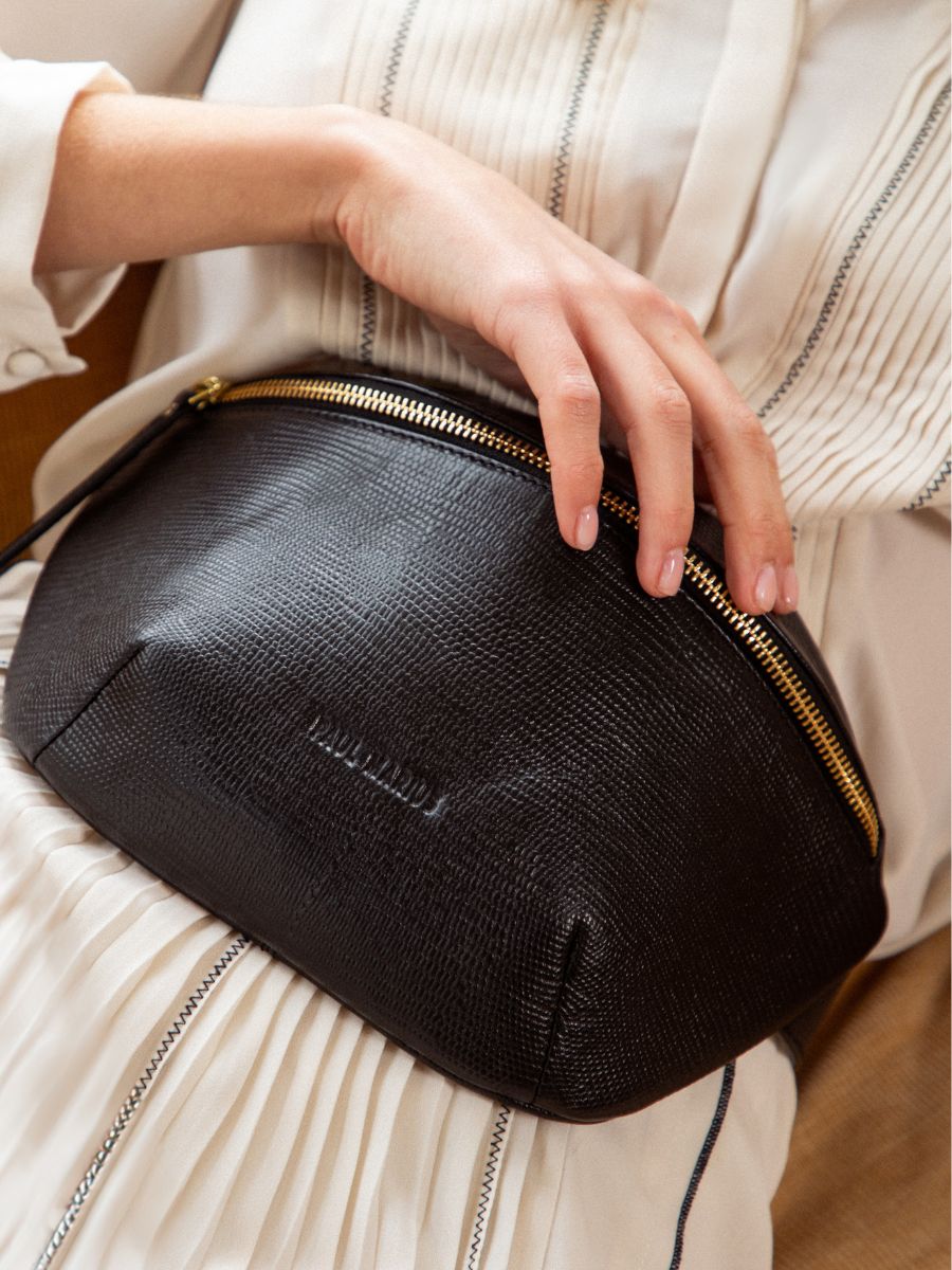 foto-vista-bolso-riñonera-cuero-negro-azabache-labanane-1960-paul-marius-m503-l-b