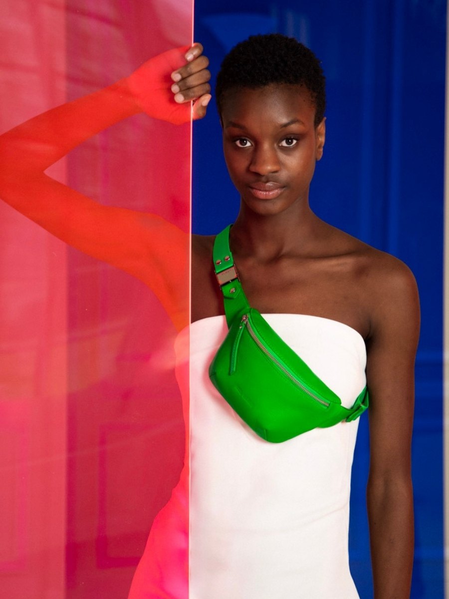 foto-vista-frontal-bolsa-banana-cuero-verde-labanane-xs-neon-paul-marius-m503xs-ne-gr