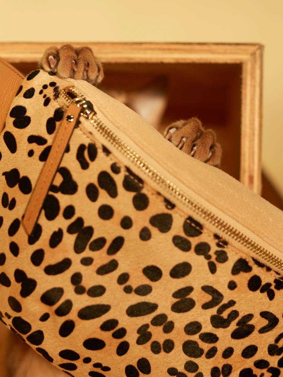 bolso-riñonera-cuero-labanane-leopardo-beige-vista-lateral-m503-lp-bei