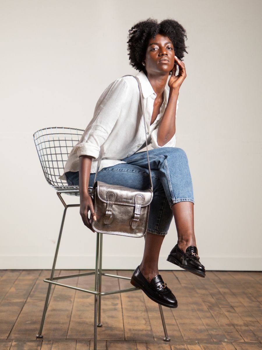 foto-zoom-material-bolso-bandolera-cuero-plateado-lasacoche-s-acero-paul-marius-m02s10-gm