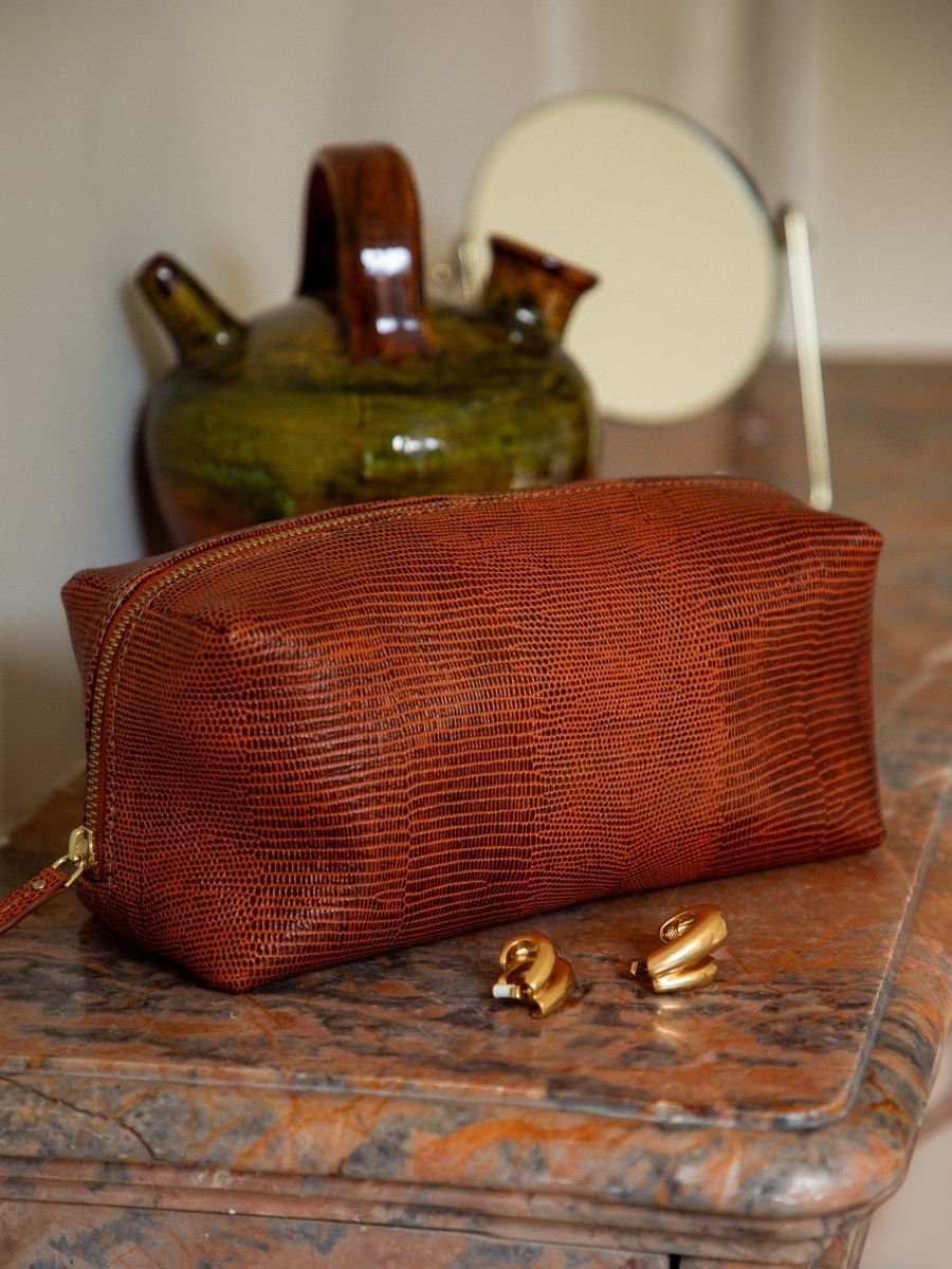 foto-vista-de-la-bolsa-de-toilette-de-cuero-marrón-lebarbier-ámbar-paul-marius-m501-l-l