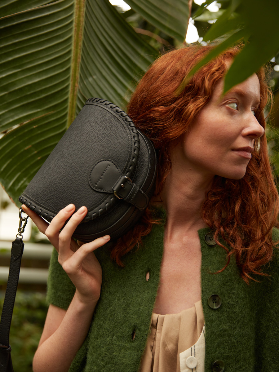 bolso-bandolera-de-cuero-LeBobo-negro-vista-zoom-material-w61s-b