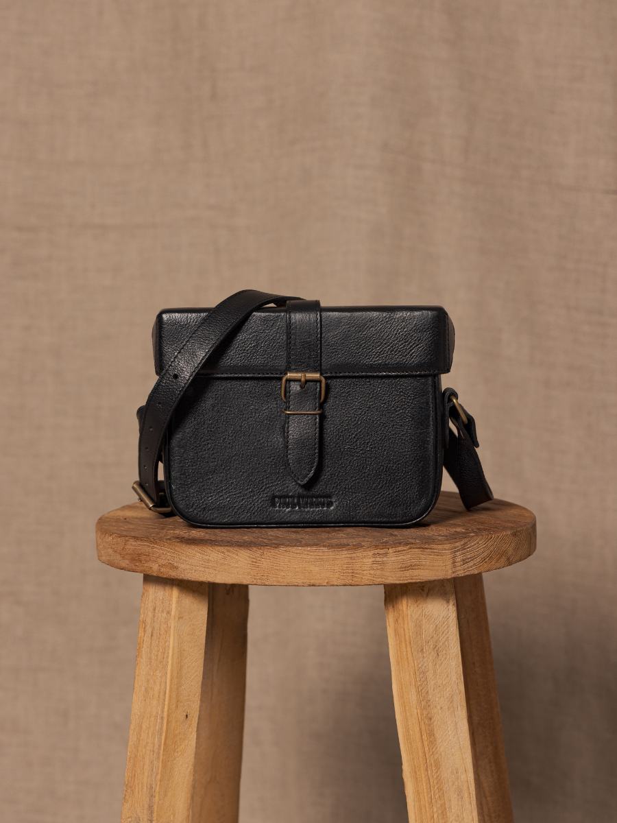 bolso-bandolera-lecoquin-negro-aceitado-vista-interior-m405-obl