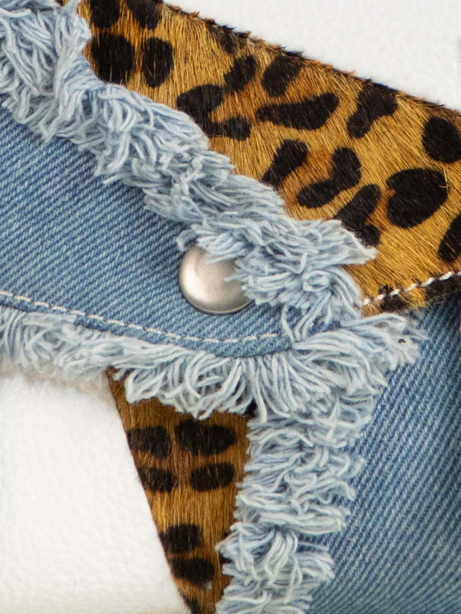 foto-vista-zoom-material-bolso-bandolera-cuero-blanco-leopardo-lemini-indispensable-chimere-denim-blanco-paul-marius-w08s-ch-w-denim